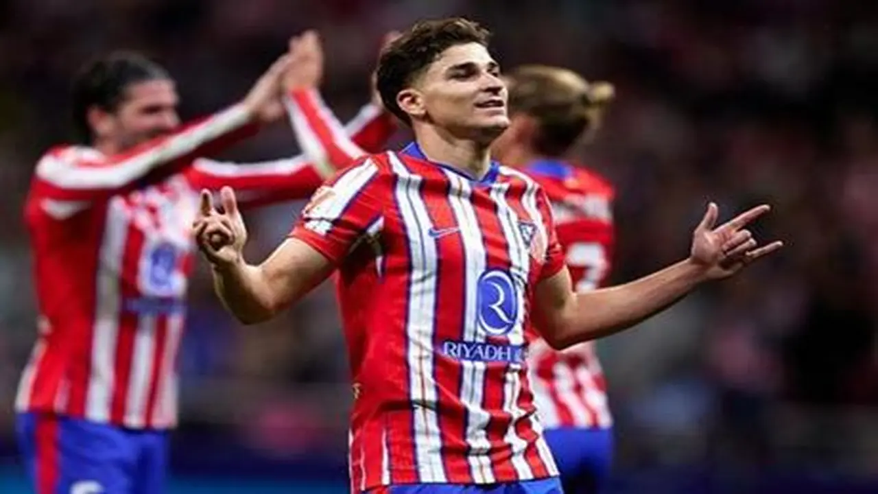 تفوق ألفاريز على هالاند.. برشلونة تفضل النجم في صفقات الشتاء